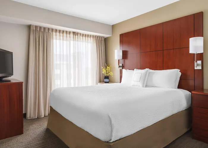 By Marriott Charleston North/ashley Phosphate Hotel